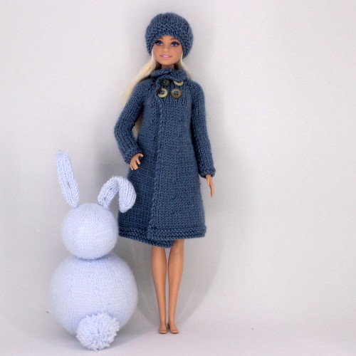 Abrigo y boina válido para muñecas tipo Barbie