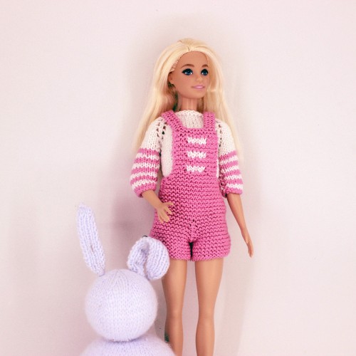 Patrón pantalón corto peto y jersey de hilo válido para muñecas tipo Barbie