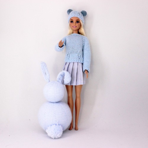 Conjunto jersey y gorro de lana y falda de tela válido para muñecas tipo Barbie