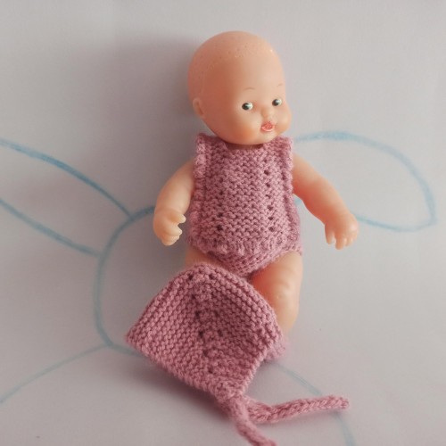 Patrón chaleco, cubrepañal, gorro y zapatos válido para Barriguitas