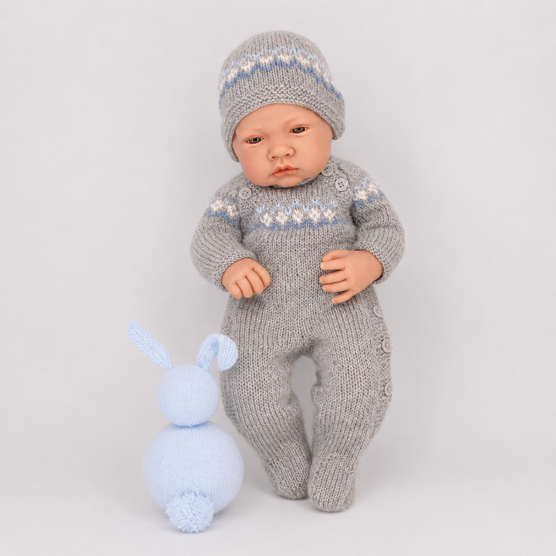 Patrón pelele cuerpo entero con dibujos jaquard y gorro válido para Antonio Juan 42 cm