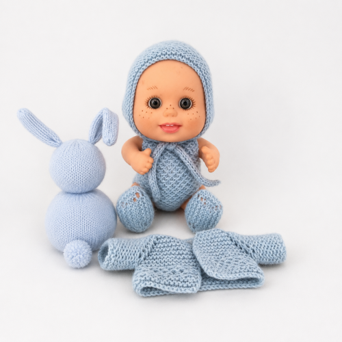Patrón pelele con dibujos, rebeca, capota y zapatos válido para Baby Pelón