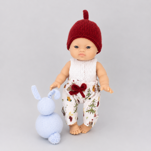 Patrón conjunto jersey y gorro de punto con pantalón de tela válida para Gordi de Paola Reina