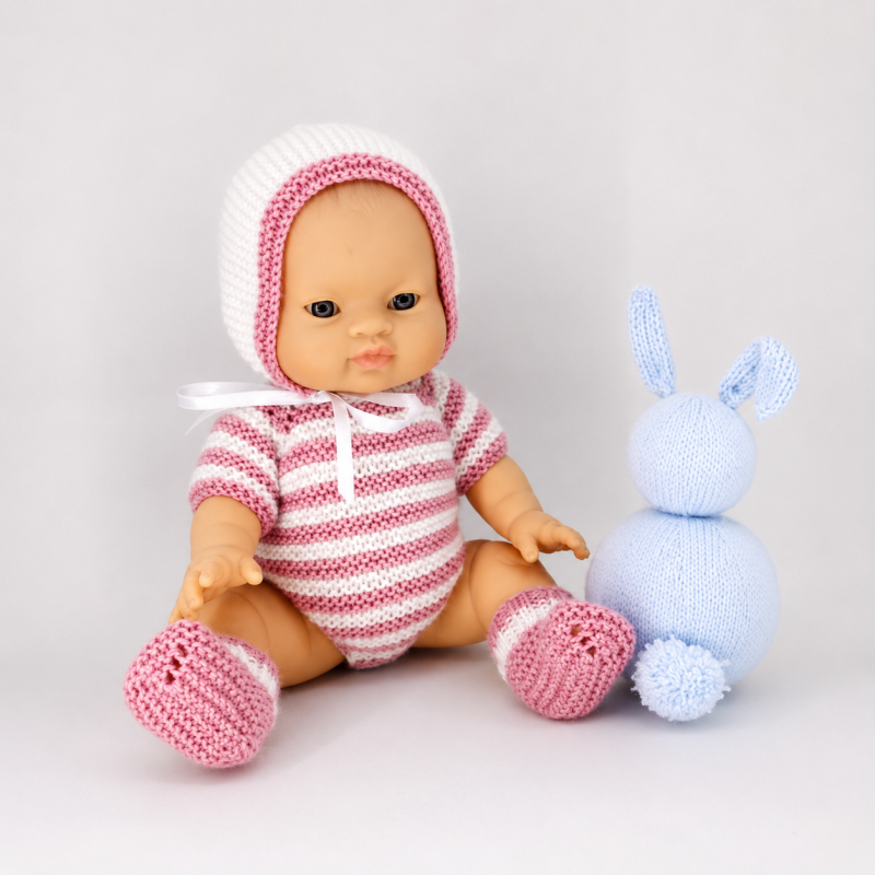Patrón pelele manga corta rayas, gorro tipo pixie y patucos válido para Gordi de Paola Reina
