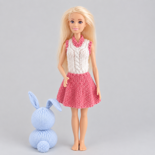 Patrón vestido con falda de rayas y gorro válido para muñecas tipo Barbie